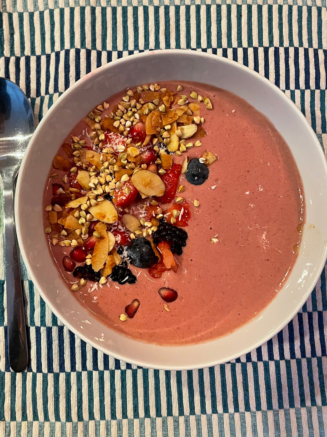 Realm | Blog | Sweet Peaches and Berry Smoothie